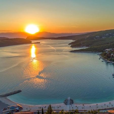 Apartments With A Parking Space Smrika, Kraljevica - 15709 Екстериор снимка