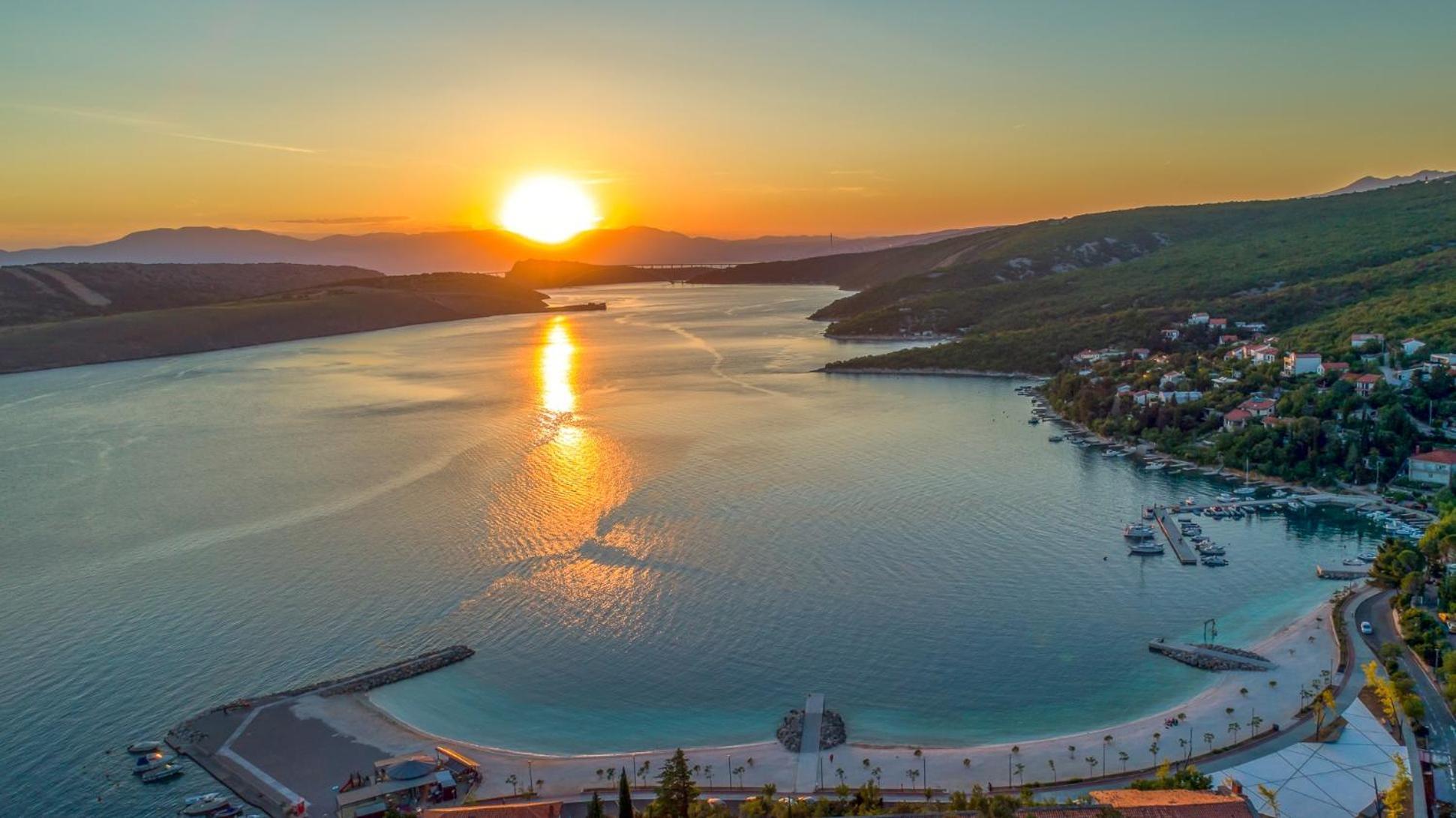 Apartments With A Parking Space Smrika, Kraljevica - 15709 Екстериор снимка